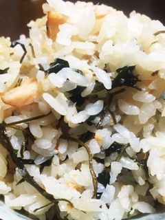 鮭と刻み昆布とワカメの混ぜご飯-レシピのメイン写真