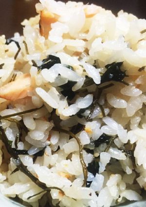 鮭と刻み昆布とワカメの混ぜご飯-レシピのメイン写真