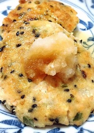 育毛！鮭と豆腐で黒ゴマハンバーグ-レシピのメイン写真