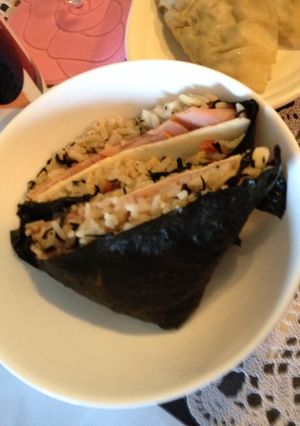 ひじきご飯で♪ハム&チーズのおにぎらず♡-レシピのメイン写真