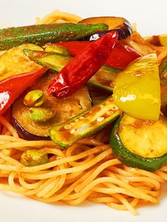 夏野菜たっぷりアラビアータ生スパゲティ-レシピのメイン写真