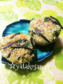 シソ香る~塩昆布と揚げ玉の焼きおにぎり-レシピのメイン写真