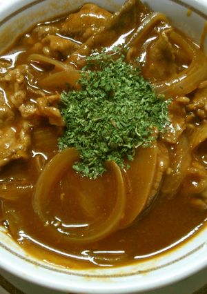 フライパンで牛肉玉ねぎのデミグラス煮込み-レシピのメイン写真