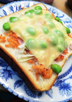 のせて焼くだけ！鮭チーズ枝豆トースト♡-レシピのメイン写真