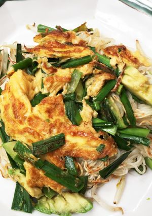 焼き素麺のアボカドニラ玉のっけ-レシピのメイン写真