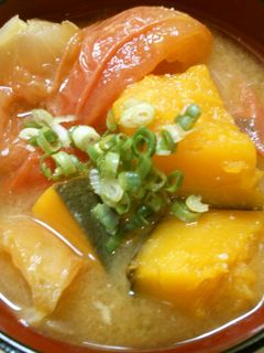 簡単! トマトと カボチャのお味噌汁♪-レシピのメイン写真