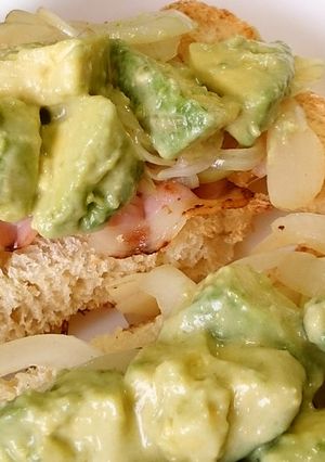 アボカドのわさびゆずぽんサラダトースト-レシピのメイン写真