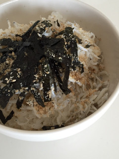 超簡単しらす丼☆適当お昼ごはん☆ごま油-レシピのメイン写真