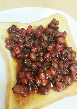 朝食おやつに！あずきたっぷり小倉トースト-レシピのメイン写真