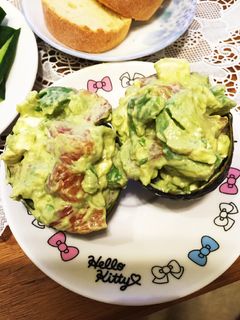 サーモンとクリチのアボカドココット-レシピのメイン写真