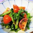 ほうれん草とトマトの黒の胡麻和え