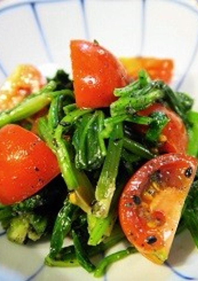 ほうれん草とトマトの黒の胡麻和え-レシピのメイン写真