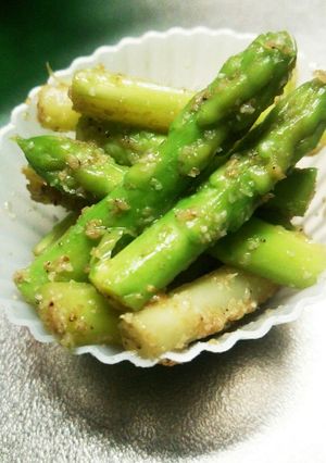 お弁当に‼アスパラのゴマ和え！-レシピのメイン写真