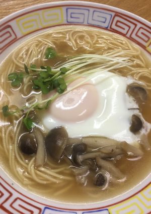 しめじの巣ごもり卵をのせたラーメン-レシピのメイン写真
