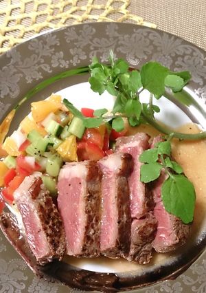 柔らか赤身ステーキ＆キウイサルサソース-レシピのメイン写真