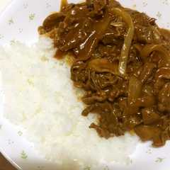 A picture of デミグラスソース缶を使ってハヤシライス.