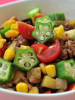 彩りきれい!夏野菜のソース丼-レシピのメイン写真