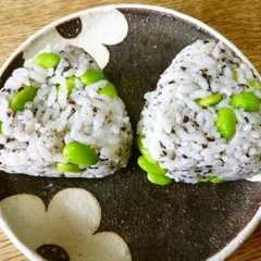 รูปของ これは美味しい！黒すりごまで酢にぎり♪