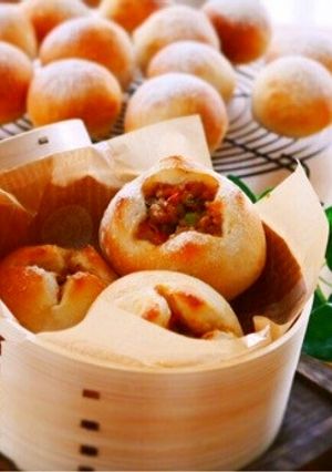 鶏そぼろの総菜パン＊スタートのパンレシピ-レシピのメイン写真