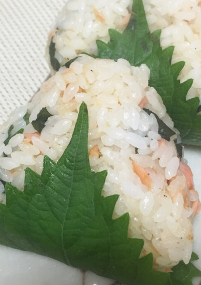 ◇大葉と鮭の和風おにぎり◇-レシピのメイン写真