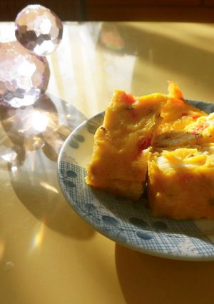 お弁当に！塩トマトとチーズ入りの卵焼き-レシピのメイン写真