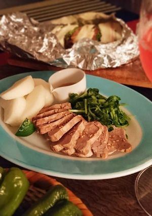 昭和のレシピ♪梨と豚ヒレ肉のごまサラダ-レシピのメイン写真