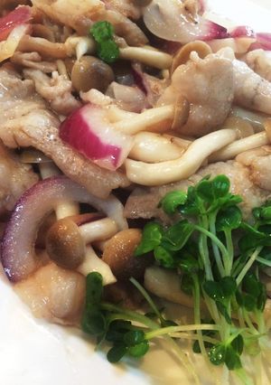 豚こま肉としめじのトロリン麺つゆ炒め-レシピのメイン写真