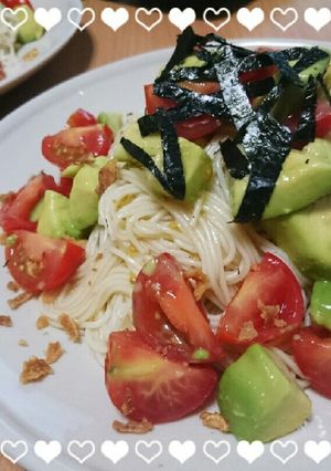 トマトとアボカドの冷製パスタ風そうめん-レシピのメイン写真