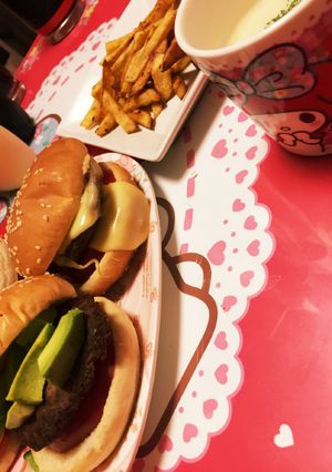 お昼に☆晩御飯にも☆アボカドバーガー-レシピのメイン写真