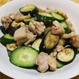 茗荷が爽やか♪鶏もも肉の胡瓜茄子炒め