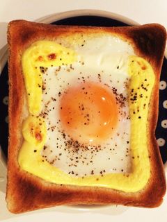 簡単朝ご飯♪グリルで目玉焼きパン-レシピのメイン写真