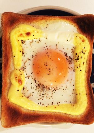 簡単朝ご飯♪グリルで目玉焼きパン-レシピのメイン写真