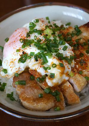 生姜トンテキ目玉焼き丼-レシピのメイン写真