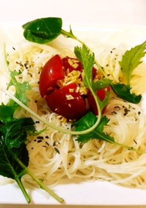 そろそろ飽きたらガーリックトマトそうめん-レシピのメイン写真