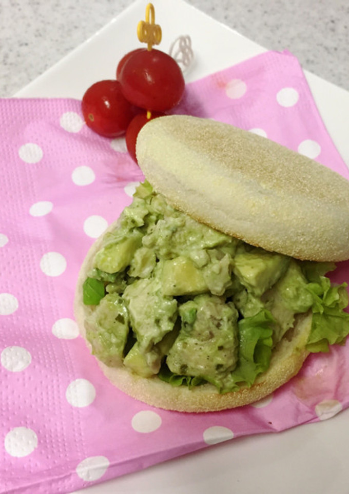 蒸し鶏とアボカドのバジルマヨ和え-レシピのメイン写真