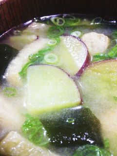 さつま芋とワカメ・うすあげのお味噌汁❤-レシピのメイン写真