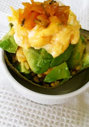 ふんわり卵のオムカレーアボカドココット-レシピのメイン写真