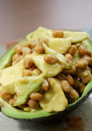 アボカドと納豆の丸ごとココット-レシピのメイン写真