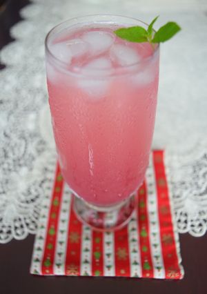 ぶどうシロップの炭酸割り-レシピのメイン写真