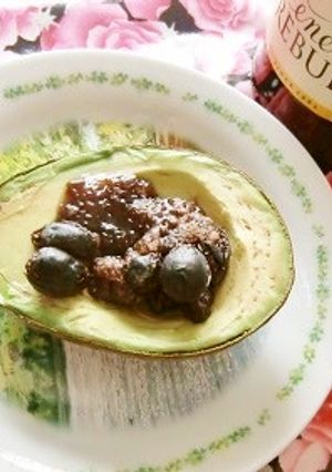 あんこ入り干しぶどうのアボカドココット-レシピのメイン写真