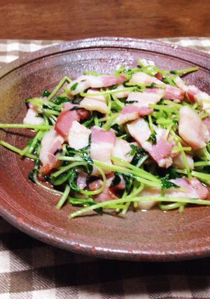弁当にも簡単豆苗とベーコンのコンソメ炒め-レシピのメイン写真
