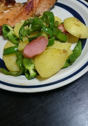 ☆じゃがいもとピーマンのコンソメ炒め☆-レシピのメイン写真