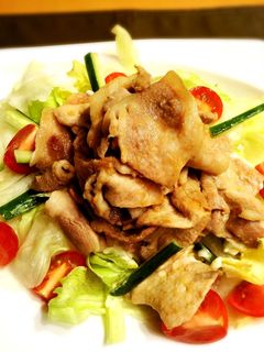 豚生姜焼き♪on サラダ-レシピのメイン写真