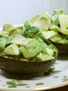 簡単♪アボカドココット☆サラダver-レシピのメイン写真