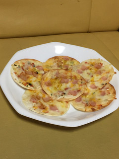 超簡単!鮭ふりかけの餃子の皮ピザ-レシピのメイン写真