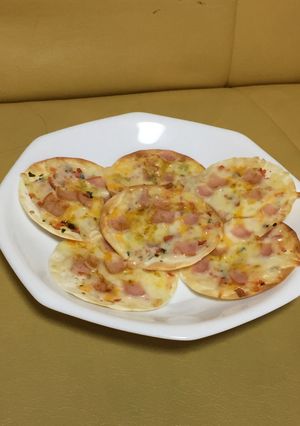 超簡単！鮭ふりかけの餃子の皮ピザ-レシピのメイン写真