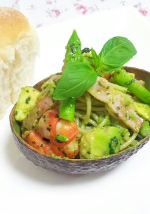 エビとバジルのアボカドココットパスタ♪-レシピのメイン写真