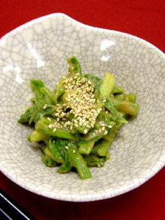 手軽に作れる☆葉にんにくの胡麻和え-レシピのメイン写真