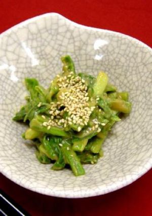 手軽に作れる☆葉にんにくの胡麻和え-レシピのメイン写真