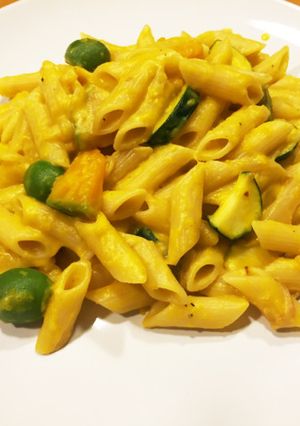 甘いカボチャとズッキーニのクリームパスタ-レシピのメイン写真